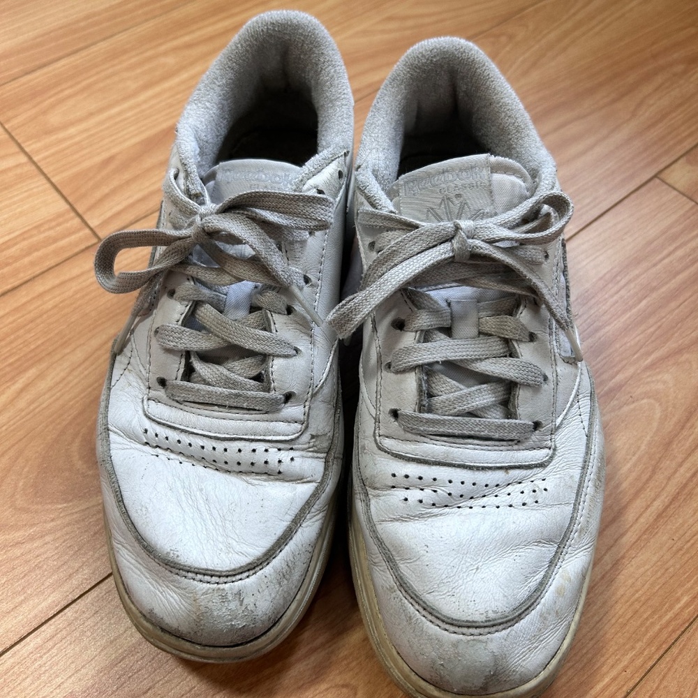 Well worn Reebok sneakers - Picture 2 of 4